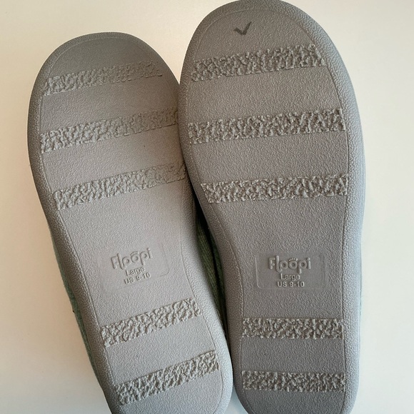 FLOOPI Slippers pale green, like new size 9.5-10 - Picture 7 of 8